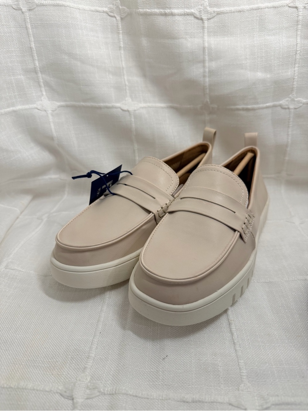 White Mountain Recovery Loafers Women 8M Eggshell Platform Lug Sole NWT